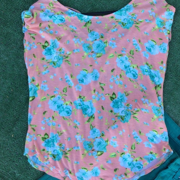 Levi’s jeans & Kirra Pacsun Floral Shirt outfit! - Picture 2 of 8